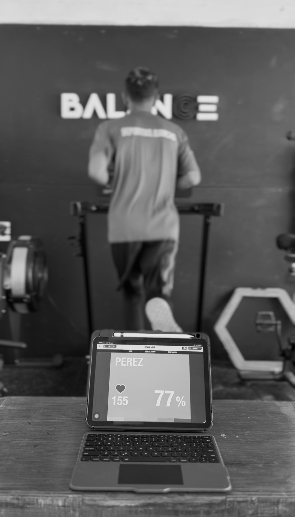 Tablet con métricas Polar de la clase en curso